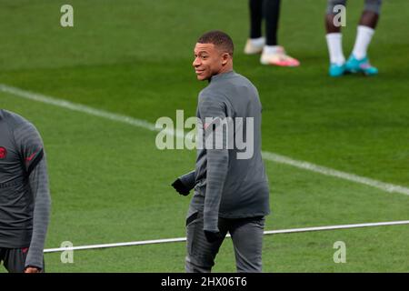 Madrid, Spanien. 08. März 2022. Madrid Spanien; 08.03.2022.- PSG trainiert einen Tag vor ihrem Treffen mit Real Madrid in der Champions League im Santiago Bernabéu-Stadion. Quelle: Juan Carlos Rojas/dpa/Alamy Live News Stockfoto