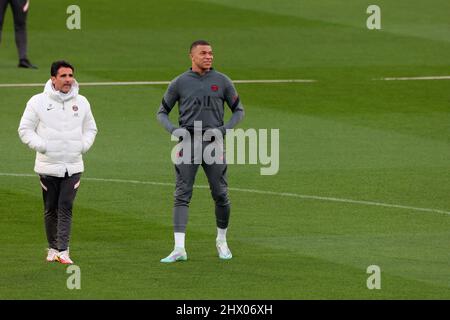 Madrid, Spanien. 08. März 2022. Madrid Spanien; 08.03.2022.- PSG trainiert einen Tag vor ihrem Treffen mit Real Madrid in der Champions League im Santiago Bernabéu-Stadion. Quelle: Juan Carlos Rojas/dpa/Alamy Live News Stockfoto