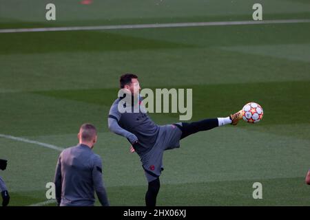 Madrid, Spanien. 08. März 2022. Madrid Spanien; 08.03.2022.- PSG trainiert einen Tag vor ihrem Treffen mit Real Madrid in der Champions League im Santiago Bernabéu-Stadion. Quelle: Juan Carlos Rojas/dpa/Alamy Live News Stockfoto