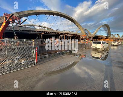 Die 6. Street Bridge wird in Downtown Los Angeles, CA, gebaut Stockfoto