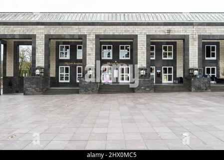 Trier, Rheinland-Pfalz - Deutschland - 04 15 2019 - rechteckige Fassade der Café-Basilika Stockfoto