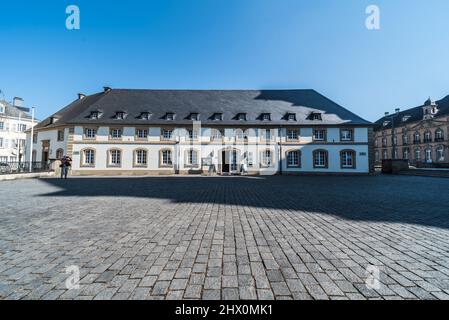 Echternach - das Großherzogtum Luxemburg - 04 14 2019 - die Fassade und die Abtei und die klassische Lycee Lycee Classique von Echternach Stockfoto