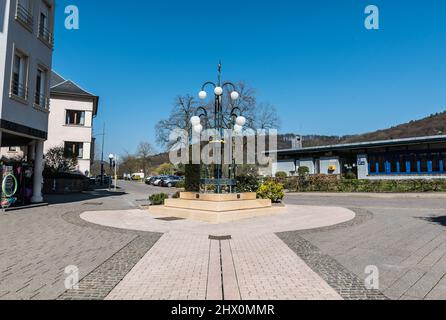 Echternach - das Großherzogtum Luxemburg - 04 14 2019 - die Rue de la Gare wichtigsten touristischen Straße und Platz in der Altstadt Stockfoto