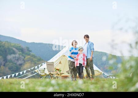 Japanische Familie Auf Dem Campingplatz Stockfoto