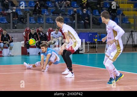 Eurosuole Forum, Italien. 08. März 2022. JASTRZEBSKI WEGIEL in den letzten Quartalen - Cucine Lube Civitanova vs Jastrzebski Wegiel, Volleyball CEV Cup Männer im Eurosuole Forum, Italien, März 08 2022 Quelle: Independent Photo Agency/Alamy Live News Stockfoto