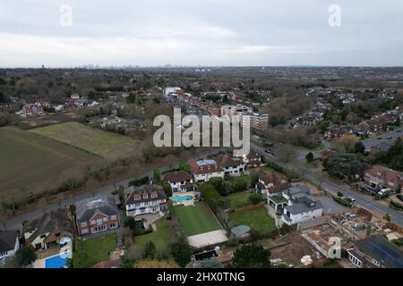 Chigwell Essex UK Drohne Luftaufnahme High Street und Wohnstraßen Stockfoto
