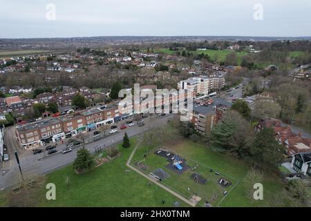 Chigwell Essex UK Drohne Luftaufnahme High Street und Wohnstraßen Stockfoto