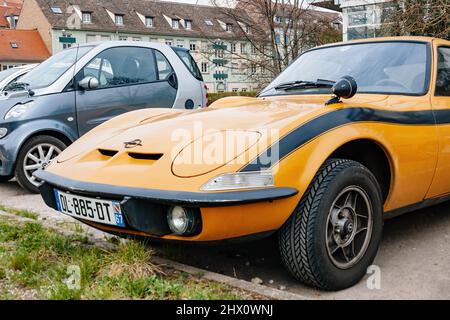 Straßburg, Frankreich - 21. März 2015: Geparkt in der Stadt Opel Expiremntal GT inspiriert von Chevrolet Corvette Stockfoto