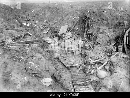 Die Überreste eines gefangenen deutschen Grabens in Puisieux, der vom 28.. Februar 1917 an von den Briten besetzt wurde. Stockfoto