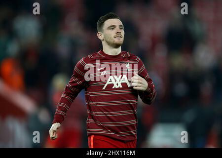 Liverpool, Großbritannien. 08. März 2022. Andrew Robertson von Liverpool während des Warm-Up. UEFA Champions League, 16-gewinnt-Spiel, 2.-Teilstrecken, Liverpool gegen Inter Mailand im Anfield Stadium in Liverpool am Dienstag, 8.. März 2022. Dieses Bild darf nur für redaktionelle Zwecke verwendet werden. Nur zur redaktionellen Verwendung, Lizenz für kommerzielle Nutzung erforderlich. Keine Verwendung in Wetten, Spielen oder einem einzigen Club / Liga / Spieler Publikationen. PIC von Chris Stading / Andrew Orchard Sport Fotografie / Alamy Live News Kredit: Andrew Orchard Sport Fotografie / Alamy Live News Stockfoto