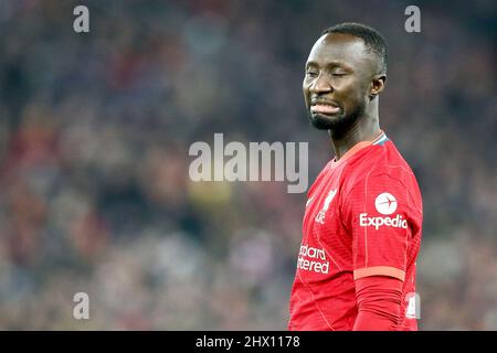 Liverpool, Großbritannien. 08. März 2022. Naby Keita von Liverpool schaut auf. UEFA Champions League, 16-gewinnt-Spiel, 2.-Teilstrecken, Liverpool gegen Inter Mailand im Anfield Stadium in Liverpool am Dienstag, 8.. März 2022. Dieses Bild darf nur für redaktionelle Zwecke verwendet werden. Nur zur redaktionellen Verwendung, Lizenz für kommerzielle Nutzung erforderlich. Keine Verwendung in Wetten, Spielen oder einem einzigen Club / Liga / Spieler Publikationen. PIC von Chris Stading / Andrew Orchard Sport Fotografie / Alamy Live News Kredit: Andrew Orchard Sport Fotografie / Alamy Live News Stockfoto