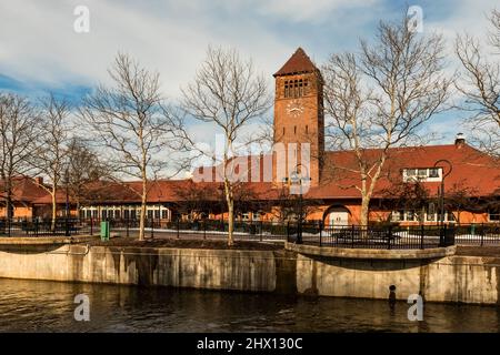 Old Michigan Central Railroad Depot, jetzt ein Restaurant, in der Innenstadt von Battle Creek, Michigan, USA [Keine Eigentumsfreigabe; nur redaktionelle Lizenzierung] Stockfoto