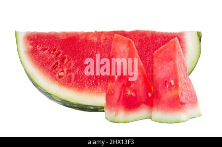 Rote saftige Wassermelone und zwei Scheiben isoliert auf weißem Hintergrund Stockfoto