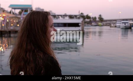 Blick auf den Jachthafen von Bayside am Abend Stockfoto