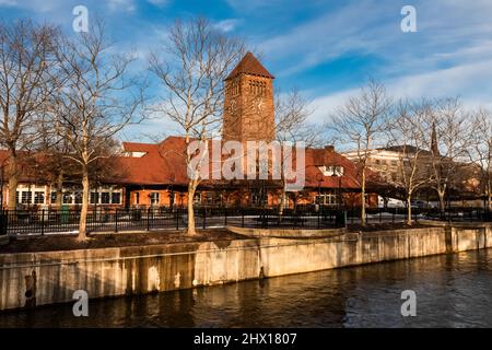 Old Michigan Central Railroad Depot, jetzt ein Restaurant, in der Innenstadt von Battle Creek, Michigan, USA [Keine Eigentumsfreigabe; nur redaktionelle Lizenzierung] Stockfoto