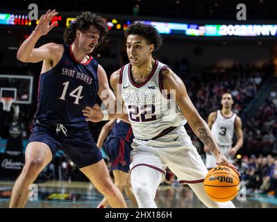 März 08 2022 Las Vegas, NV, U.S.A.Gonzaga-Stürmer Anton Watson (22) fährt in der ersten Hälfte während des NCAA West Coast Conference Men's Basketball Tournament Championship-Spiels zwischen Gonzaga Bulldogs und den Saint Mary's Gaels in der Orleans Arena Las Vegas, NV, zum Reifen. Thurman James/CSM Stockfoto