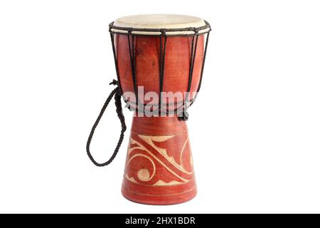 Jembe ist eine afrikanische Trommel. Traditionelles Musikinstrument auf weißem Hintergrund isoliert. Stockfoto