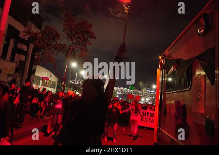 Bogota, Kolumbien am 8. März 2022. Frauen nehmen am 8. März 2022 an den internationalen Frauentag-Demonstrationen in Bogota, Kolumbien, Teil. Stockfoto