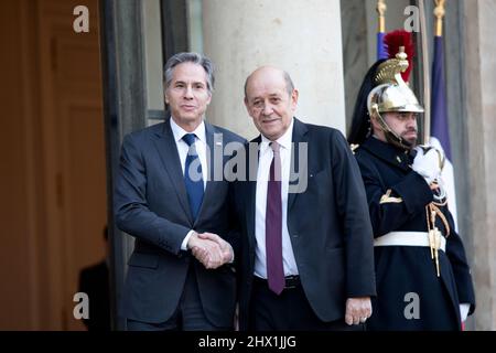 Paris, Frankreich, am 8.. März 2022, Treffen zwischen dem US-Außenminister Antony Blinken und dem französischen Außenminister Jean Yves Le Drian, François Loock/Alamy Stockfoto