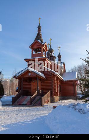 Kirche der Heiligen, die den Aposteln Konstantin und Helena gleich sind, in Mitino, Moskau. Stockfoto