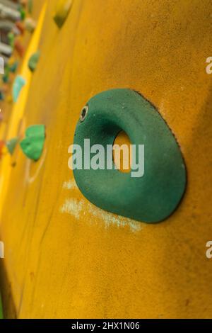 Klettern Rock Sport Wand Hintergrund, von hält Aktivität für hoch aktive , Training nahtlos. Sportliches graues Oberteil, wiederholen Stockfoto