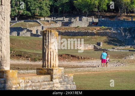 Bucht von Verige mit den Ruinen einer römischen Villa im Nationalpark Brijuni, Kroatien Stockfoto