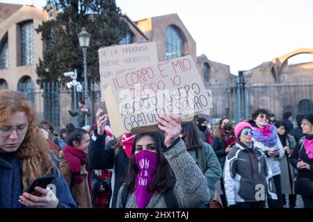 Roma, RM, Italien. 8. März 2022. Demonstration der Non Una Di Meno Bewegung zum Frauentag in Rom (Foto: © Matteo Nardone/Pacific Press via ZUMA Press Wire) Stockfoto