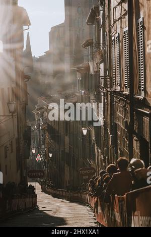 März 5. Siena, Italien. Eroica - 16. Strade Bianche 2022. 184km eintägiges Rennen von Siena nach Siena - Piazza del Campo. Stockfoto