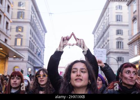 Roma, RM, Italien. 8. März 2022. Demonstration der Non Una Di Meno Bewegung zum Frauentag in Rom (Foto: © Matteo Nardone/Pacific Press via ZUMA Press Wire) Stockfoto