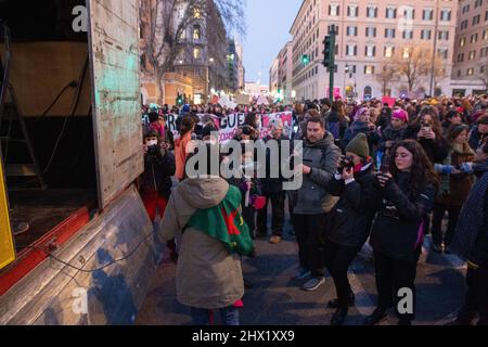 Roma, RM, Italien. 8. März 2022. Demonstration der Non Una Di Meno Bewegung zum Frauentag in Rom (Foto: © Matteo Nardone/Pacific Press via ZUMA Press Wire) Stockfoto