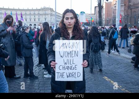 Roma, RM, Italien. 8. März 2022. Demonstration der Non Una Di Meno Bewegung zum Frauentag in Rom (Foto: © Matteo Nardone/Pacific Press via ZUMA Press Wire) Stockfoto