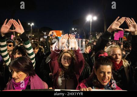 Roma, RM, Italien. 8. März 2022. Demonstration der Non Una Di Meno Bewegung zum Frauentag in Rom (Foto: © Matteo Nardone/Pacific Press via ZUMA Press Wire) Stockfoto