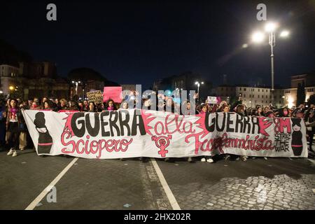 Roma, RM, Italien. 8. März 2022. Demonstration der Non Una Di Meno Bewegung zum Frauentag in Rom (Foto: © Matteo Nardone/Pacific Press via ZUMA Press Wire) Stockfoto