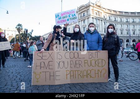 Roma, RM, Italien. 8. März 2022. Demonstration der Non Una Di Meno Bewegung zum Frauentag in Rom (Foto: © Matteo Nardone/Pacific Press via ZUMA Press Wire) Stockfoto