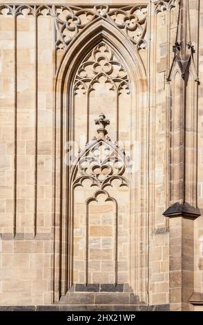 Blindes Fenster der St.-Veits-Kathedrale in Prag Stockfoto