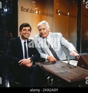 Heut' abend, Talkshow des Bayerischen Rundfunks, 1983, Gast: Erhard Keller, ehemaliger deutscher Eisschnellläufer und zweifacher Olympiasieger, 500 m Sprintdistanz, hier mit Moderator und Gast: Joachim Fuchsberger. Heute abend, BR Talkshow, 1983, Gast: Erhard Keller, ehemaliger deutscher Eisschnellläufer und zweifacher Olympiasieger, 500 m Sprintdistanz, hier mit Moderator und Moderator: Joachim Fuchsberger. Stockfoto