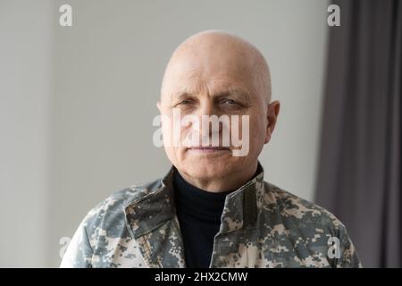 Portrait Senior Soldier in Militäruniform. Stockfoto