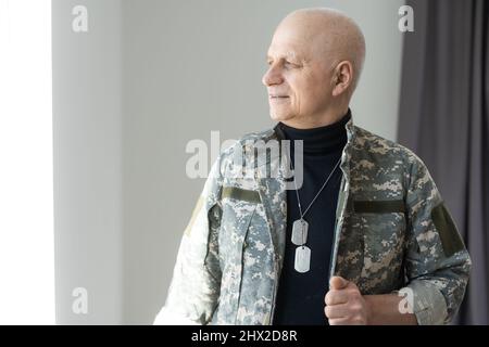 Portrait Senior Soldier in Militäruniform. Stockfoto