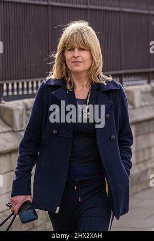 LONDON, GROSSBRITANNIEN. 9. März 2022. Rachel Johnson, Fernsehmoderatorin und Schwester von Premierminister Boris Johnson, wird vor dem parlament gesehen. Kredit: amer ghazzal/Alamy Live Nachrichten Stockfoto