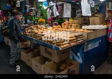 TEL AVIV, ISRAIL - 25. Januar 2022: Carmel Bazaar Market Stockfoto