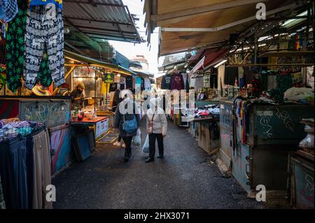 TEL AVIV, ISRAIL - 25. Januar 2022: Carmel Bazaar Market Stockfoto