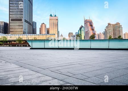 Moderne Skyline und Geschäftsgebäude mit leeren Böden in Shenzhen, China. Stockfoto