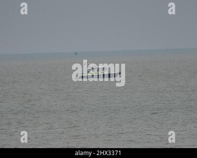 Sheerness, Kent, Großbritannien. 9. März 2022. UK Wetter: Polizeiboot Nina Mackay II an einem bewölkten Morgen in Sheerness, Kent. Kredit: James Bell/Alamy Live Nachrichten Stockfoto
