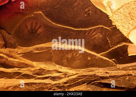 Die gefallene Decke oder das gefallene Dach ruinieren die Klippenanlage im Road Canyon Wilderness Study Area auf Cedar Mesa in Utah. Es ist eine 1000-jährige Ancestra Stockfoto