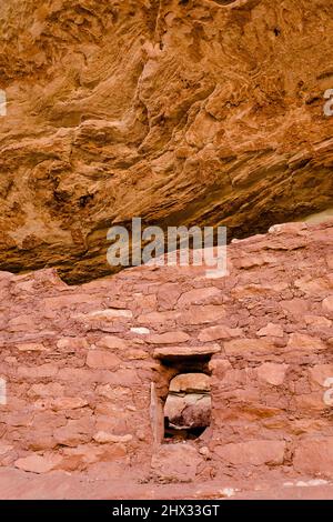 Die Horse Collar Ruin ist eine 1000 Jahre alte Ancestral Puebloan Cliff Wohnung im Natural Bridges National Monument, Utah. Stockfoto