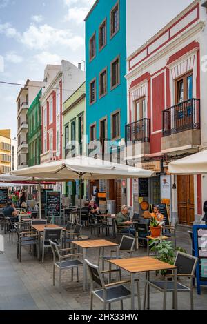 Blick auf Cafés und Restaurants in der Seitenstraße in der Nähe des Columbus-Platzes, Las Palmas, Gran Canaria, Kanarische Inseln, Spanien, Europa Stockfoto