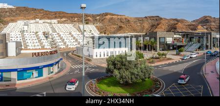 Blick auf die Mogan Mall im Stadtzentrum, Puerto Rico, Gran Canaria, Kanarische Inseln, Spanien, Europa Stockfoto