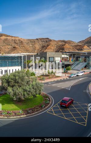 Blick auf die Mogan Mall im Stadtzentrum, Puerto Rico, Gran Canaria, Kanarische Inseln, Spanien, Europa Stockfoto