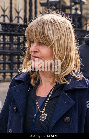 LONDON, GROSSBRITANNIEN. 9. März 2022. Rachel Johnson, Fernsehmoderatorin und Schwester von Premierminister Boris Johnson, wird vor dem parlament gesehen. Kredit: amer ghazzal/Alamy Live Nachrichten Stockfoto