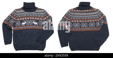 Kinder warmer weihnachtlicher Rollkragenpullover (Hässlicher Pullover) mit norwegischem Strickrosenmuster (Selburose) Ornament vorne und hinten isoliert auf weißem b Stockfoto